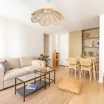 Paris Apartment In The Heart Of 17Th